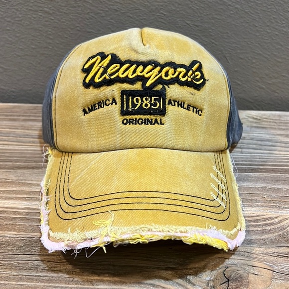 NEW Gold Woman’s Embroidered Distressed New York Adjustable Trucker Hat - Picture 1 of 4
